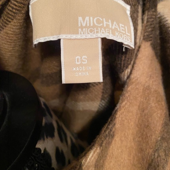 Beautiful Michael Kors cape. EUC - Picture 3 of 5